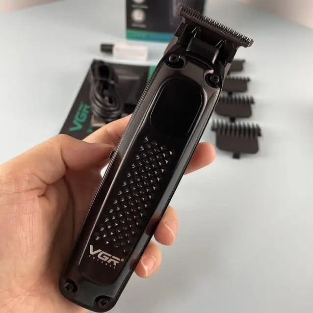 ماشین اصلاح وی جی آر مدل V-972 با تیغه استیل ضد زنگ و برش مستقیم